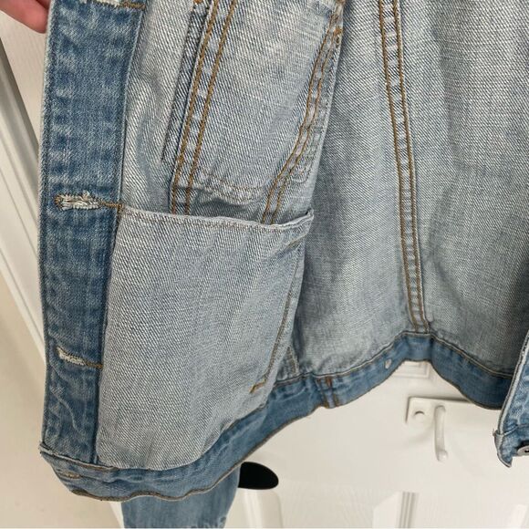 Forever 21 Premium Denim Studded Faded Jean Jacket Women’s Size M - Picture 9 of 9